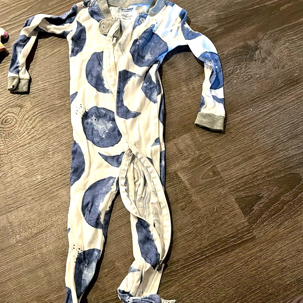 Burt’s Bees 18 M moon footie pajamas- excellent condition